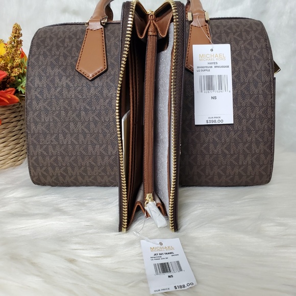 🔥SALE🔥 Michael Kors Hayes Duffle and Wallet Set - Picture 6 of 7